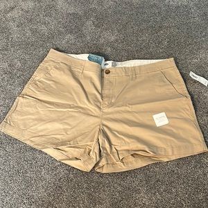 Medium rise Women’s Khaki Shorts, 3.5in inseam